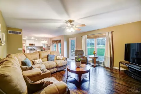 Living - 5018 Midfield Rd, Cincinnati, OH 45244 photo 4 of 13