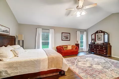 Bedroom - 5018 Midfield Rd, Cincinnati, OH 45244 photo 2 of 12