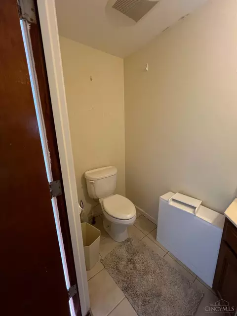 12 Andover Rd, Greenhills, OH 45218 photo 4