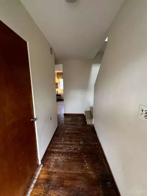 12 Andover Rd, Greenhills, OH 45218 photo 5
