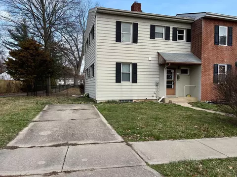 12 Andover Rd, Greenhills, OH 45218