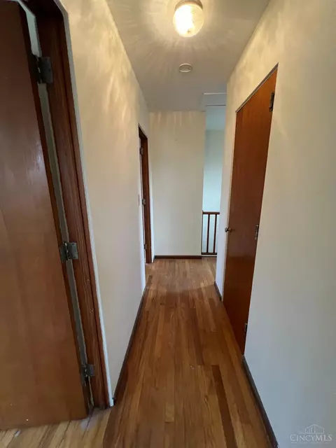 12 Andover Rd, Greenhills, OH 45218 photo 9