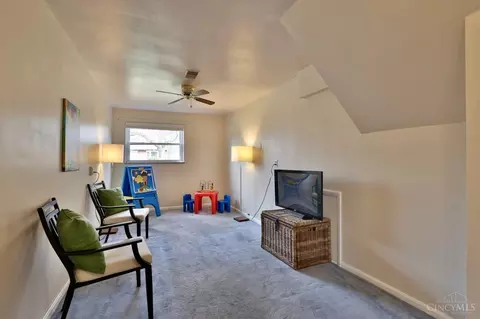 Bedroom - 1037 Bluejay Dr, Cincinnati, OH 45231 photo 6 of 6