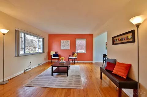 Living - 1037 Bluejay Dr, Cincinnati, OH 45231 photo 2 of 6