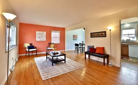 Living - 1037 Bluejay Dr, Cincinnati, OH 45231 photo 3 of 6