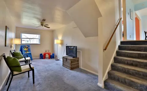 Bedroom - 1037 Bluejay Dr, Cincinnati, OH 45231 photo 5 of 6