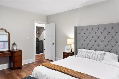 Bedroom - 3972 Warwick Ave, Cincinnati, OH 45229 photo 1 of 7