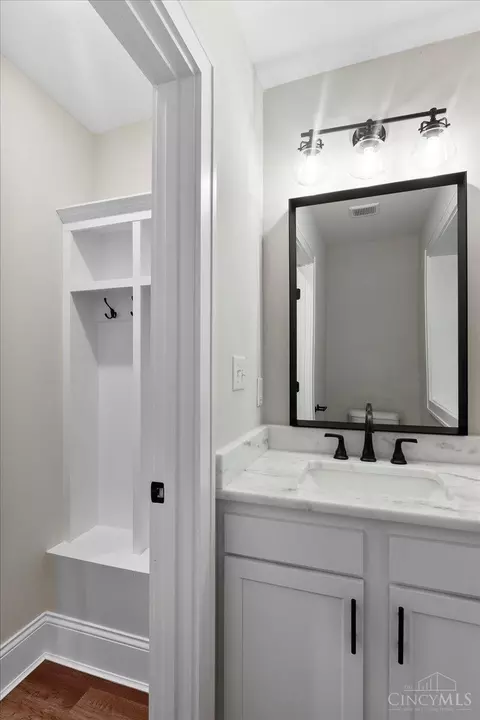 Bath - 3972 Warwick Ave, Cincinnati, OH 45229 photo 1 of 3