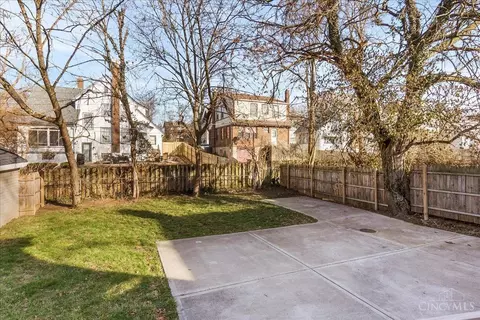 Exterior - 3972 Warwick Ave, Cincinnati, OH 45229 photo 6 of 8