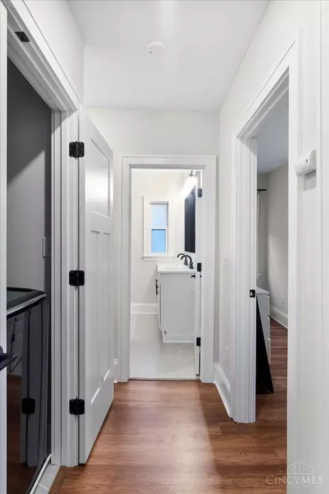 Entry Way - 3972 Warwick Ave, Cincinnati, OH 45229 photo 1 of 1
