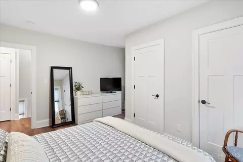Bedroom - 3972 Warwick Ave, Cincinnati, OH 45229 photo 2 of 7