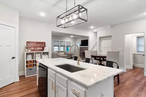 Kitchen - 3972 Warwick Ave, Cincinnati, OH 45229 photo 1 of 8