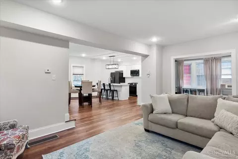 Living - 3972 Warwick Ave, Cincinnati, OH 45229 photo 3 of 3