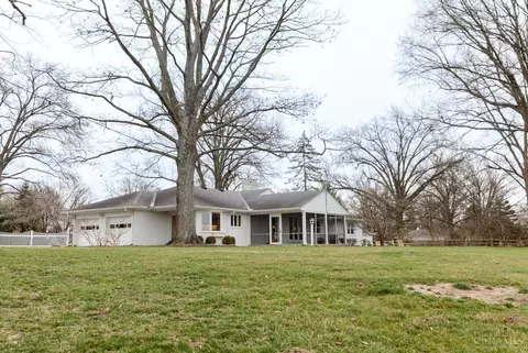 Exterior - 7245 Algonquin Dr, Cincinnati, OH 45243 photo 7 of 11