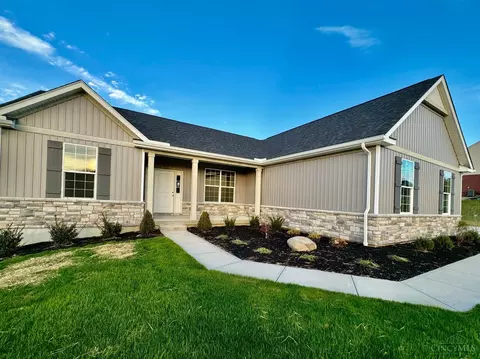 716 Cedar Ridge Dr, Lebanon, OH 45036