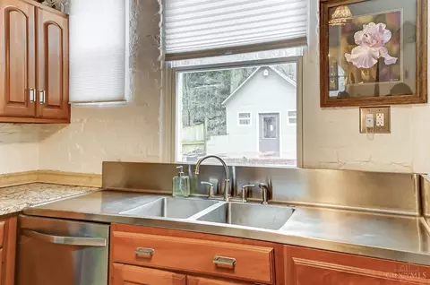 Kitchen - 2023 Ryan Ave, Cincinnati, OH 45219 photo 2 of 4