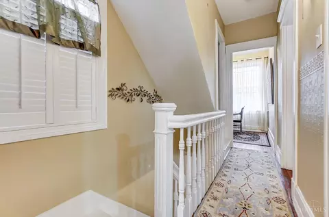 Entry Way - 2023 Ryan Ave, Cincinnati, OH 45219 photo 2 of 3