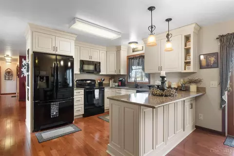 Kitchen - 2837 Beech Grove Rd, Georgetown, OH 45121 photo 2 of 5