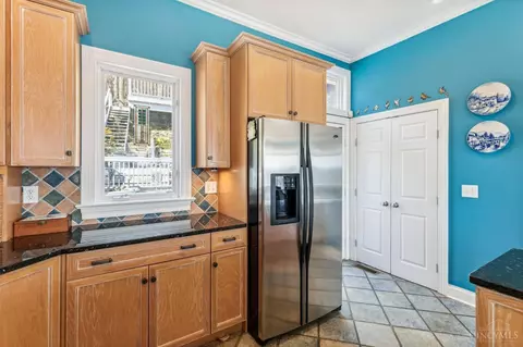 Kitchen - 516 Conroy St, Cincinnati, OH 45214 photo 5 of 7