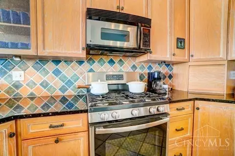 Kitchen - 516 Conroy St, Cincinnati, OH 45214 photo 6 of 7