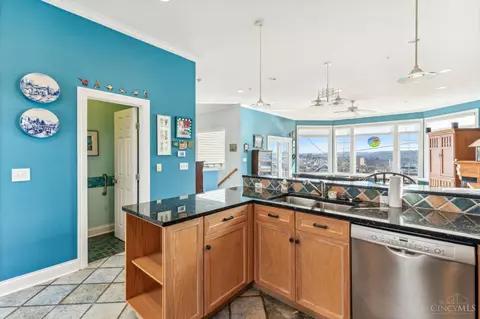 Kitchen - 516 Conroy St, Cincinnati, OH 45214 photo 4 of 7