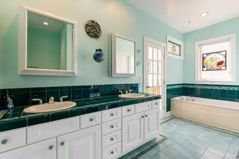Bath - 516 Conroy St, Cincinnati, OH 45214 photo 1 of 3