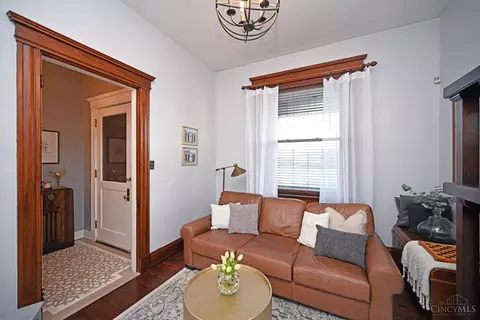 Living - 2548 River Rd, Cincinnati, OH 45204 photo 2 of 5