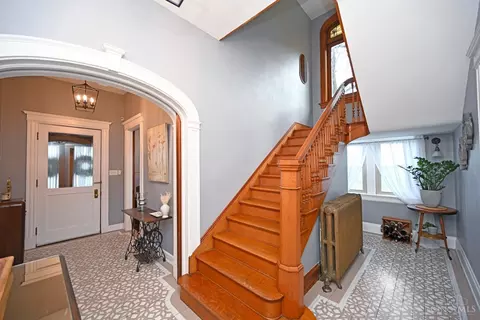 Entry Way - 2548 River Rd, Cincinnati, OH 45204 photo 2 of 8