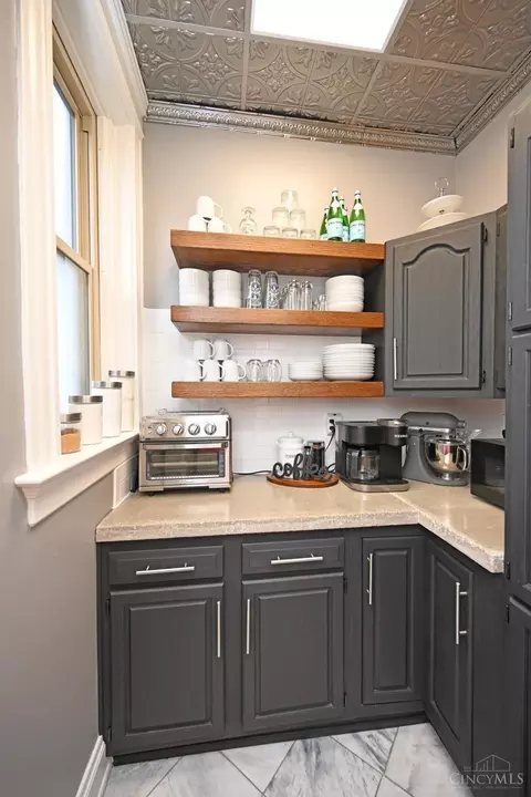 Kitchen - 2548 River Rd, Cincinnati, OH 45204 photo 3 of 3