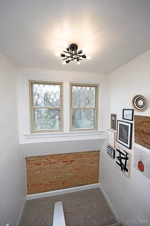 Entry Way - 2548 River Rd, Cincinnati, OH 45204 photo 8 of 8