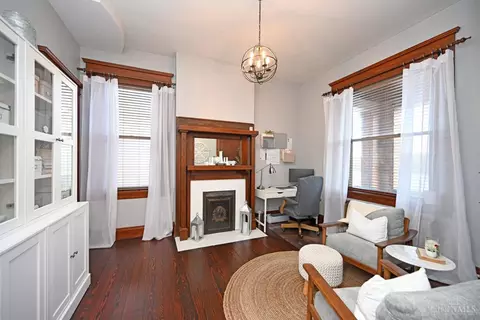 Living - 2548 River Rd, Cincinnati, OH 45204 photo 3 of 5