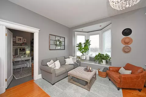 Living - 2548 River Rd, Cincinnati, OH 45204 photo 4 of 5