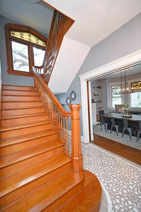 Entry Way - 2548 River Rd, Cincinnati, OH 45204 photo 5 of 8