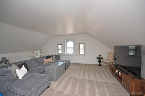 Living - 2548 River Rd, Cincinnati, OH 45204 photo 5 of 5