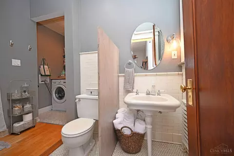 Bath - 2548 River Rd, Cincinnati, OH 45204 photo 1 of 2