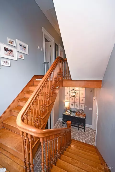 Entry Way - 2548 River Rd, Cincinnati, OH 45204 photo 7 of 8