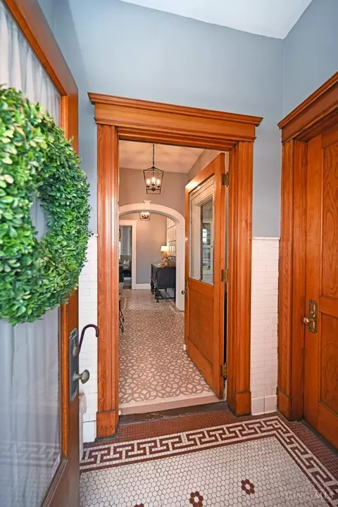 Entry Way - 2548 River Rd, Cincinnati, OH 45204 photo 1 of 8