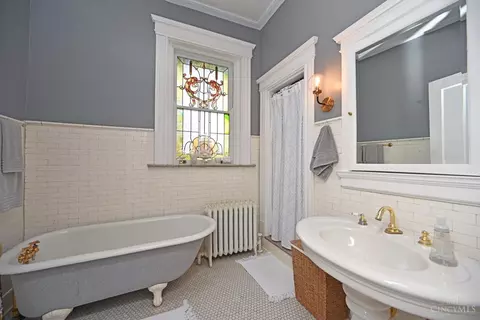 Bath - 2548 River Rd, Cincinnati, OH 45204 photo 2 of 2