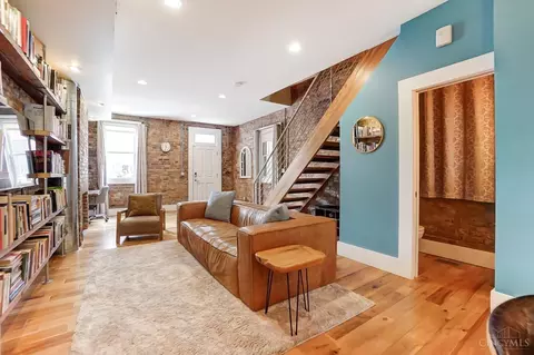 Living - 1223 Jackson St #1, Cincinnati, OH 45202 photo 3 of 4