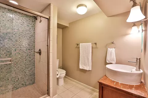 Bath - 5 Elm Ave, Wyoming, OH 45215 photo 3 of 3