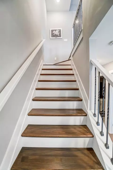 Entry Way - 3129 Madison Rd, Cincinnati, OH 45209 photo 4 of 11