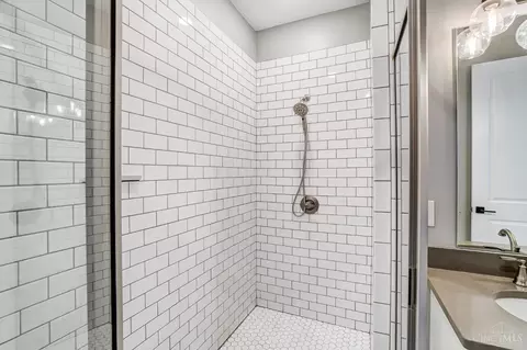 Bath - 3129 Madison Rd, Cincinnati, OH 45209 photo 4 of 9