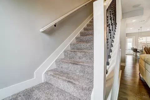 Entry Way - 3129 Madison Rd, Cincinnati, OH 45209 photo 6 of 11