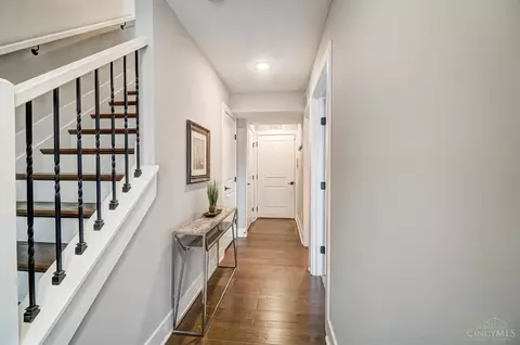 Entry Way - 3129 Madison Rd, Cincinnati, OH 45209 photo 2 of 11