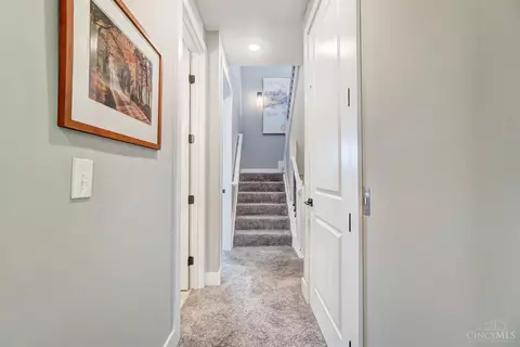 Entry Way - 3129 Madison Rd, Cincinnati, OH 45209 photo 8 of 11
