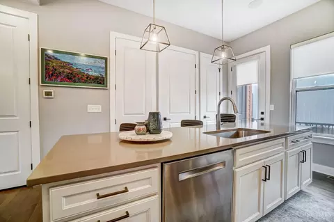 Kitchen - 3129 Madison Rd, Cincinnati, OH 45209 photo 5 of 6