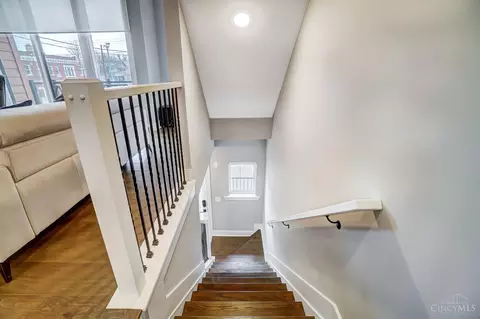 Entry Way - 3129 Madison Rd, Cincinnati, OH 45209 photo 5 of 11