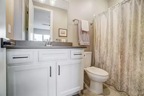 Bath - 3129 Madison Rd, Cincinnati, OH 45209 photo 5 of 9
