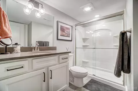 Bath - 3129 Madison Rd, Cincinnati, OH 45209 photo 7 of 9