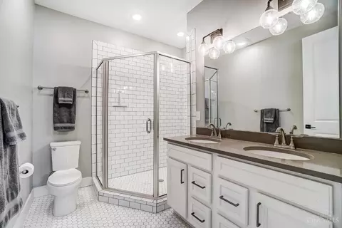 Bath - 3129 Madison Rd, Cincinnati, OH 45209 photo 2 of 9